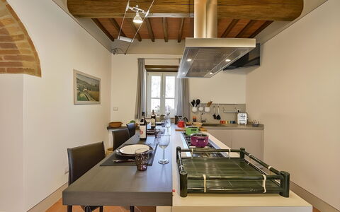 Villa Larino: Möbel, Interior Design, Küche, Flooring, Countertop, Küchengerät, Holz, Decke, Beleuchtung, Fussboden