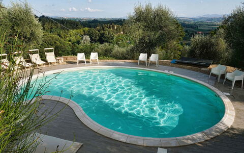 Villa Larino: Schwimmbad, Wasser, Gartenmöbel, Resort, Verbundwerkstoff, Thermae, Eco Hotel, Stuhl, Schatten, Hotel