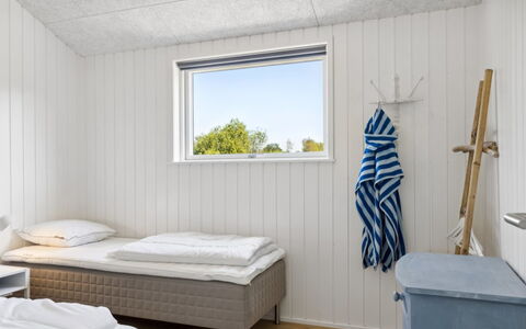 Pia - 350M from the Sea: Holz, Fussboden, Decke, Schlafzimmer, Planke, Bedding, Hartholz, Bett, Holzbeize, Design