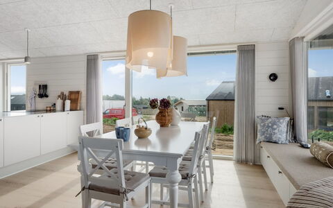 Pia - 350M from the Sea: Möbel, Interior Design, Flooring, Fussboden, Holz, Decke, Light Fixture, Küche & Esszimmer Tisch, Stuhl, Esszimmer
