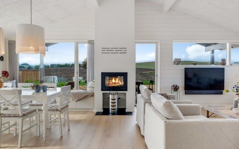 Pia - 350M from the Sea: Interior Design, Möbel, Flooring, Holz, Wohnzimmer, Couch, Fussboden, Decke, Holzboden, Zuhause