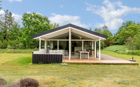 Gudmunda - 300M from the Sea: Dach, Zuhause, Hütte, Veranda, Tür, Gartenbauten, Schatten, Estate, Outdoor Struktur, Bauernhaus