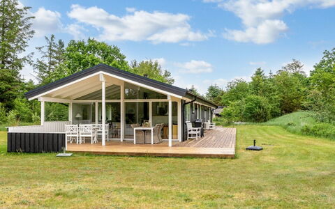 Gudmunda - 300M from the Sea: Zuhause, Hütte, Veranda, Estate, Schatten, Bauernhaus, Gartenbauten, Outdoor Struktur