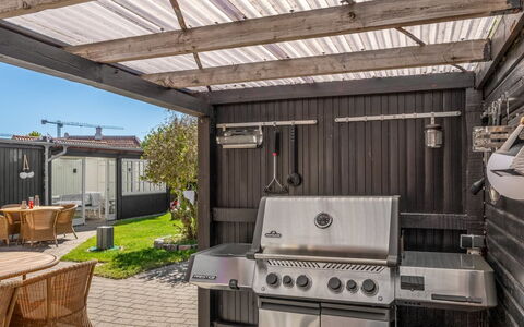 Annagrete - 300M from the Sea: Holz, Deck, Garten, Schatten, Outdoor Struktur, Terrasse, Hinterhof, Hartholz, Blumentopf, Planke