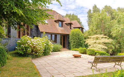 Le Chant D'Azif: Haus, Strauch, Hütte, Zuhause, Garten, Dach, Ground, Tür, Bauernhaus