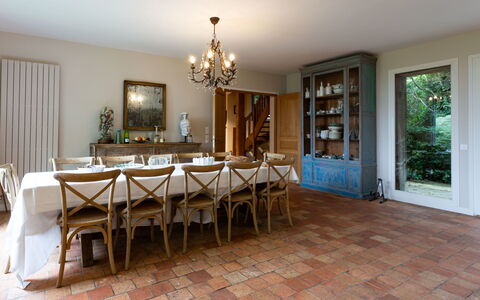 Le Chant D'Azif: Möbel, Flooring, Interior Design, Holz, Fussboden, Stuhl, Tabelle, Küche & Esszimmer Tisch, Decke, Esszimmer