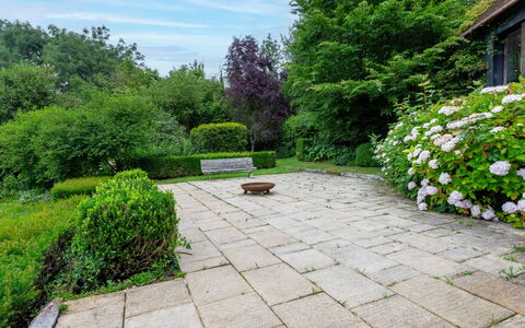 Le Chant D'Azif: Grün, Garten, Strauch, Flagstone, Ground, Walkway, Landscaping, Rasen, Botanischer Garten