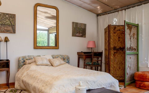 Maison Rose: Möbel, Bett, Schlafzimmer, Bedding, Interior Design, Bettdecke, Holz, Linens, Fussboden, Textil