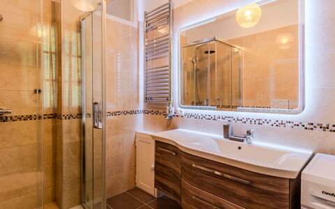 Sant'Agata: Badezimmer, Armatur, Interior Design, Flooring, Sinken, Badezimmerschrank, Fussboden, Bad Sink, Spiegel, Zapfhahn