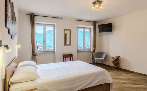 Casa Matilde: Wand, Interior Design, Möbel, Schlafzimmer, Bett, Zuhause, Wohnung, Bettrahmen, Decke, Bedding