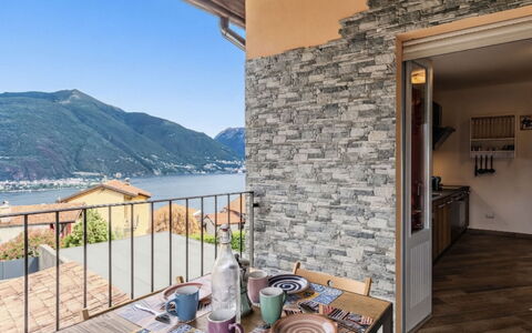 Casa Matilde: Stuhl, Gebirge, Küche & Esszimmer Tisch, Küste, Balkon, Holzbeize, Zimmerpflanze, Gartenmöbel, Kaffetisch, Home Door