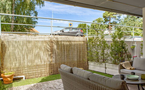 Strandpärlan: Blumentopf, Schatten, Gartenmöbel, Balkon, Zaun, Zimmerpflanze, Garten, Stuhl, Veranda, Hinterhof