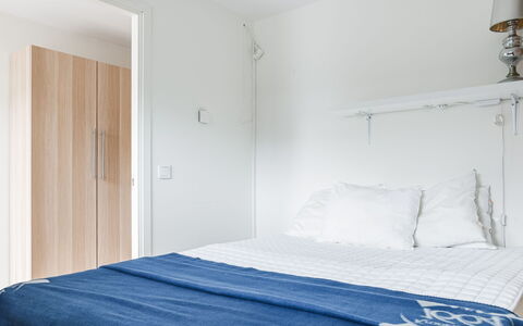 Strandpärlan: Möbel, Schlafzimmer, Bett, Interior Design, Holz, Bettdecke, Fussboden, Flooring, Bedding, Linens