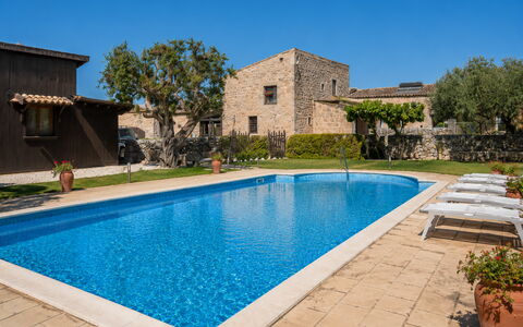 La Muraglia: Blau, Schwimmbad, Resort, Estate, Hazienda, Eco Hotel, Schatten, Villa, Gartenmöbel, Bauernhaus