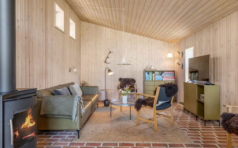 Elsamaria - 400M from the Sea: Flooring, Holz, Fussboden, Interior Design, Decke, Möbel, Wohnzimmer, Holzboden, Zimmer, Couch