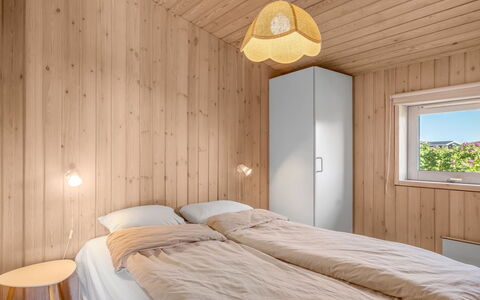 Elsamaria - 400M from the Sea: Interior Design, Holz, Schlafzimmer, Fussboden, Flooring, Decke, Bett, Bettdecke, Zimmer, Bedding