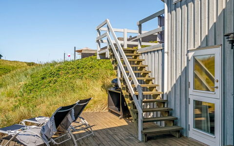 Elsamaria - 400M from the Sea: Holz, Treppe, Planke, Hartholz, Deck, Geländer, Balkon, Eco Hotel, Promenade, Veranda