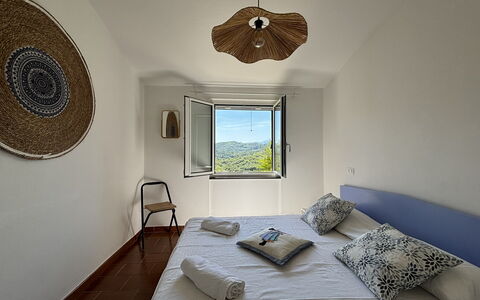 Il Fienile, Garden and Peacefull View: Schlafzimmer, Bett, Bettdecke, Bedding, Möbel, Interior Design, Linens, Bettrahmen, Fussboden, Zuhause