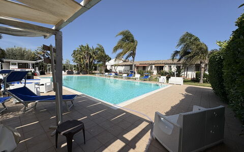 Villa Gertrude: Schwimmbad, Resort, Eco Hotel, Schatten, Hazienda, Hotel, Sonnenliege, Estate, Villa