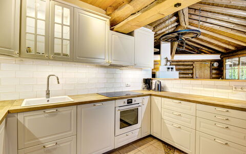 Kaprun 614: Küche, Countertop, Küchengerät, Cabinetry, Flooring, Interior Design, Major Appliance, Holz, Sinken, Decke
