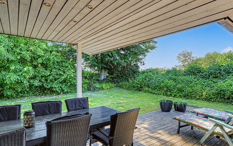 Helwigh - 330M from the Sea: Möbel, Interior Design, Flooring, Fussboden, Tabelle, Holz, Decke, Stuhl, Zimmer, Couch