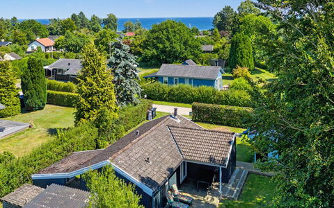 Helwigh - 330M from the Sea: Möbel, Interior Design, Flooring, Fussboden, Tabelle, Holz, Decke, Stuhl, Zimmer, Couch