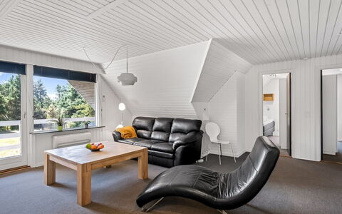 Gyrth - 2.8Km from the Sea: Interior Design, Decke, Holz, Flooring, Möbel, Fussboden, Holzboden, Zimmer, Zuhause, Wohnzimmer