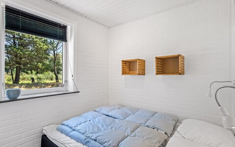 Gyrth - 2.8Km from the Sea: Holz, Decke, Fussboden, Flooring, Interior Design, Schlafzimmer, Planke, Bett, Bedding, Hartholz