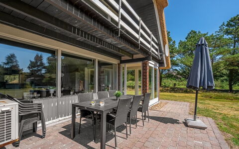 Gyrth - 2.8Km from the Sea: Veranda, Zuhause, Hütte, Estate, Schatten, Hartholz, Deck, Abstellgleis, Balkon, Landscaping