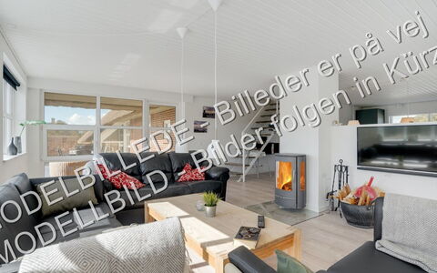 Eufemia - 2.8Km from the Sea: Möbel, Interior Design, Flooring, Fussboden, Tabelle, Holz, Decke, Stuhl, Zimmer, Couch