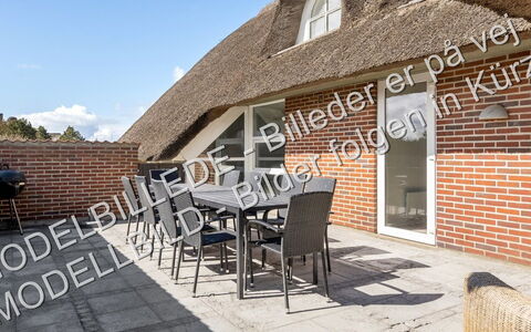 Eufemia - 2.8Km from the Sea: Möbel, Interior Design, Flooring, Fussboden, Tabelle, Holz, Decke, Stuhl, Zimmer, Couch