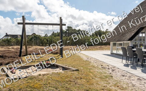 Eufemia - 2.8Km from the Sea: Möbel, Interior Design, Flooring, Fussboden, Tabelle, Holz, Decke, Stuhl, Zimmer, Couch