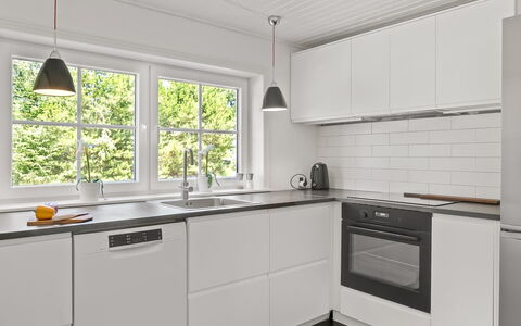 Eufemia - 2.8Km from the Sea: Küche, Flooring, Holz, Countertop, Interior Design, Fussboden, Küchengerät, Cabinetry, Spüle, Zapfhahn