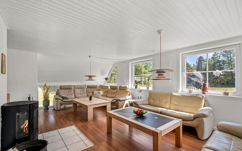 Eufemia - 2.8Km from the Sea: Interior Design, Flooring, Möbel, Couch, Holz, Decke, Fussboden, Holzboden, Wohnzimmer, Zimmer