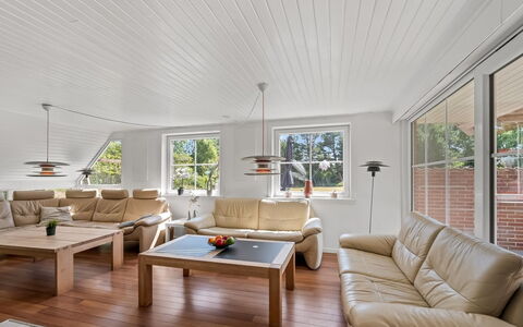 Eufemia - 2.8Km from the Sea: Möbel, Interior Design, Flooring, Couch, Holzboden, Fussboden, Holz, Decke, Wohnzimmer, Laminatboden