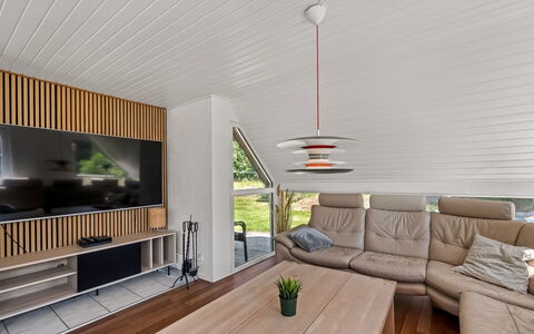Eufemia - 2.8Km from the Sea: Interior Design, Holz, Decke, Flooring, Light Fixture, Beleuchtung, Fussboden, Holzboden, Wohnzimmer, Haushaltsgerät