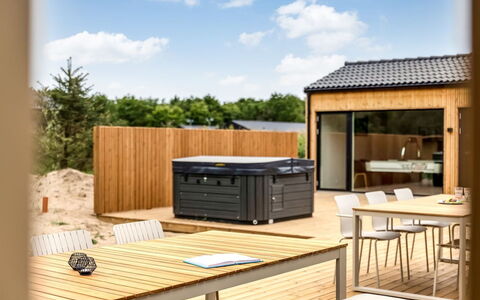 Huldrik - 900M from the Sea: Möbel, Interior Design, Flooring, Fussboden, Tabelle, Holz, Decke, Stuhl, Zimmer, Couch