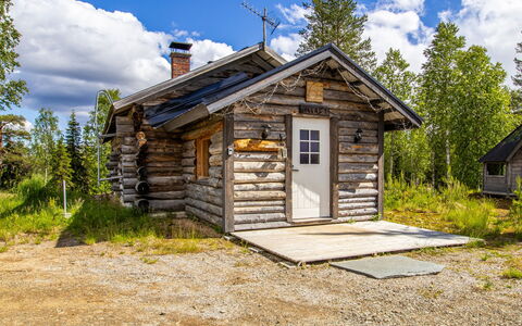 Ylläs 1: Möbel, Interior Design, Flooring, Fussboden, Tabelle, Holz, Decke, Stuhl, Zimmer, Couch