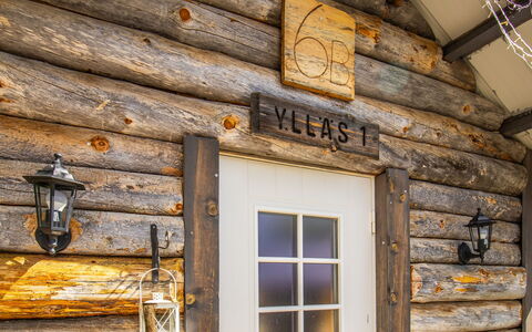 Ylläs 1: Möbel, Interior Design, Flooring, Fussboden, Tabelle, Holz, Decke, Stuhl, Zimmer, Couch