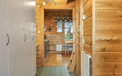 Karpalo 317: Möbel, Interior Design, Flooring, Fussboden, Tabelle, Holz, Decke, Stuhl, Zimmer, Couch