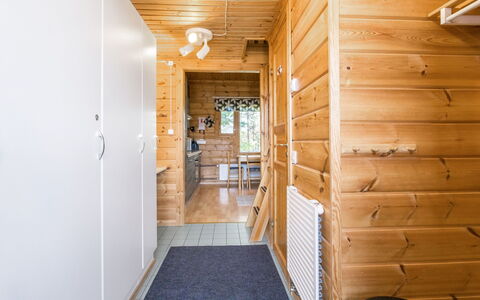 Lähikaltio 317, As. Karpalo: Holz, Flooring, Fussboden, Zuhause, Tür, Holzbeize, Decke, Zimmer, Hartholz, Blockhaus