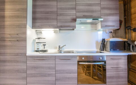 Lähikaltio 317, As. Karpalo: Küche, Küchengerät, Major Appliance, Countertop, Spüle, Flooring, Cabinetry, Sinken, Interior Design, Haushaltsgerät