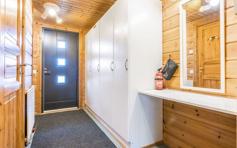 Lähikaltio 317, As. Karpalo: Holz, Flooring, Fussboden, Zimmer, Decke, Tür, Holzbeize, Hartholz, Planke, Holzboden