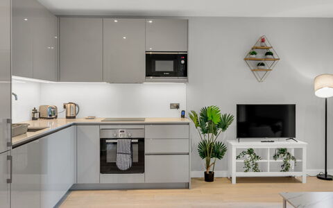 Elephant & Castle: Möbel, Interior Design, Flooring, Fussboden, Tabelle, Holz, Decke, Stuhl, Zimmer, Couch