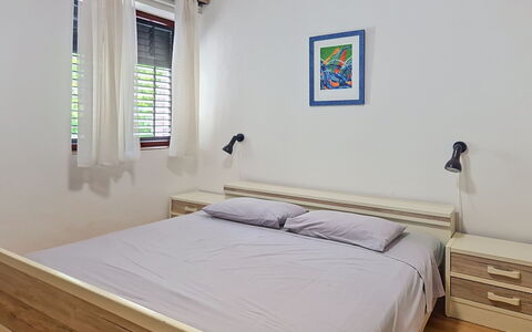 Robi 1: Möbel, Interior Design, Flooring, Fussboden, Tabelle, Holz, Decke, Stuhl, Zimmer, Couch