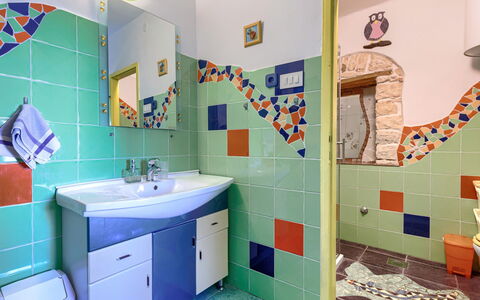 Nina: Blau, Flooring, Interior Design, Fussboden, Decke, Armatur, Fliese, Zimmer, Badezimmer, Installation