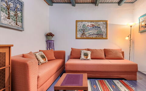 Nina: Möbel, Couch, Interior Design, Wand, Flooring, Fussboden, Holz, Wohnzimmer, Wohnung, Kissen