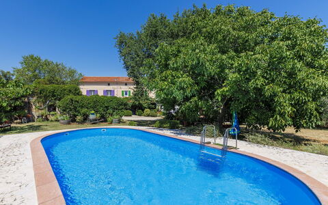 Helena: Blau, Schwimmbad, Schatten, Freizeit, Garten, Hinterhof, Landscaping, Estate, Hazienda, Garten