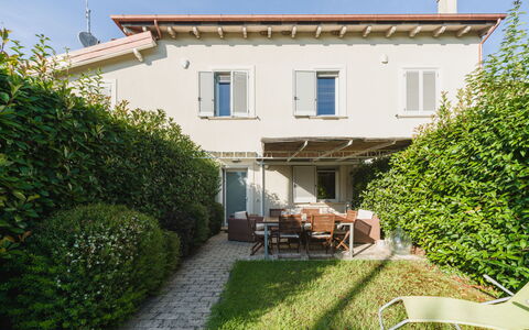 Casa delle Rondini: Möbel, Interior Design, Flooring, Fussboden, Tabelle, Holz, Decke, Stuhl, Zimmer, Couch