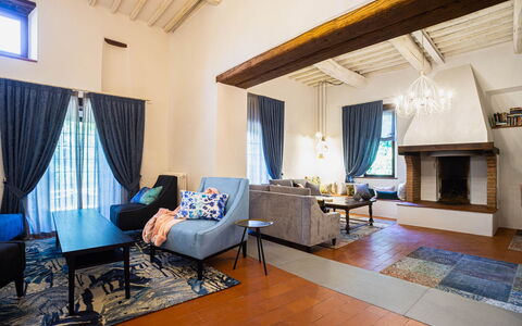 Borgo San Polino: Möbel, Interior Design, Flooring, Fussboden, Couch, Decke, Stuhl, Wohnzimmer, Zimmer, Tabelle